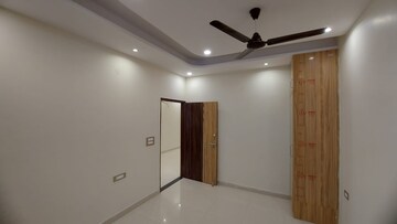 Room in 3 BHK Independent House at Sector 10a – for Rent