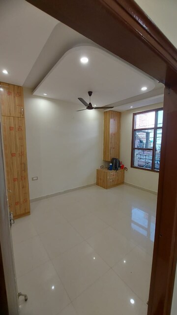Room in 3 BHK Independent House at Sector 10a – for Rent