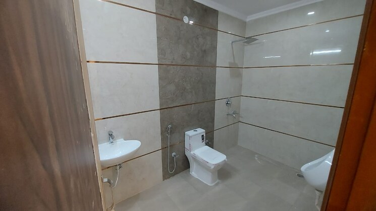 Bathroom, sector 10a 3 Bedroom 1725 Sq.Ft. Independent House In Sector 10a Gurgaon 9050284