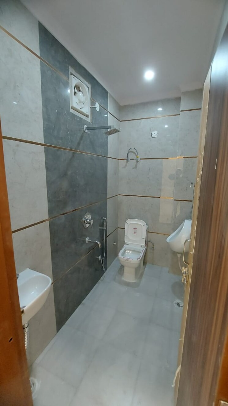 Bathroom, sector 10a 3 Bedroom 1725 Sq.Ft. Independent House In Sector 10a Gurgaon 9050284