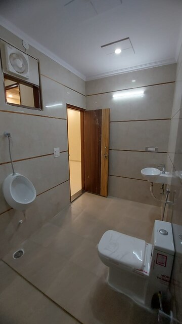 Bathroom in 3 BHK Independent House at Sector 10a – for Rent
