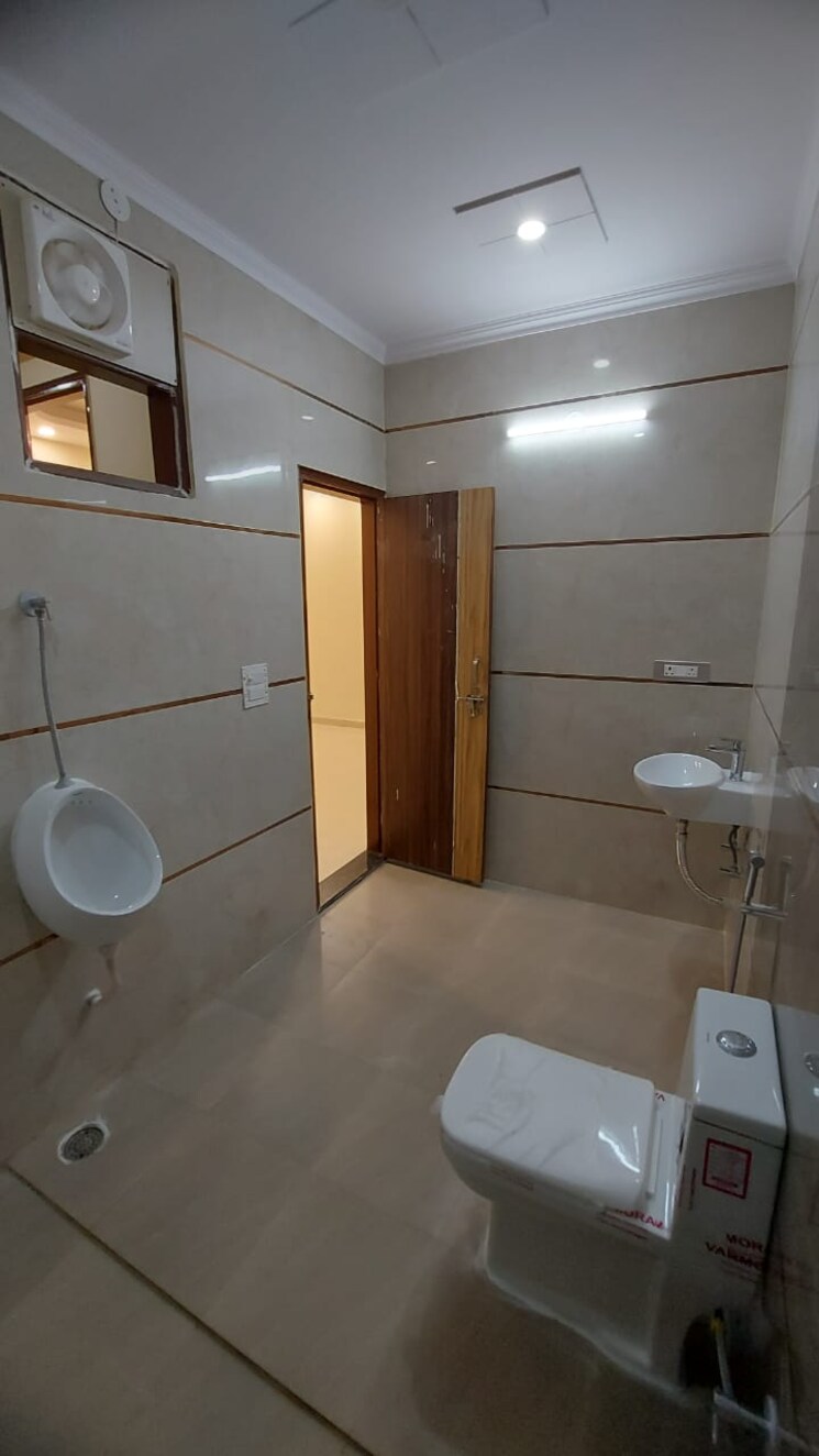 Bathroom, sector 10a 3 Bedroom 1725 Sq.Ft. Independent House In Sector 10a Gurgaon 9050284