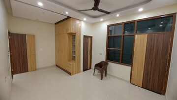 Room in 3 BHK Independent House at Sector 10a – for Rent