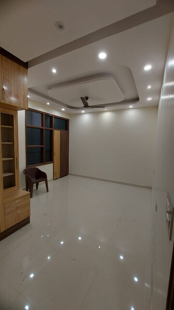 Room in 3 BHK Independent House at Sector 10a – for Rent