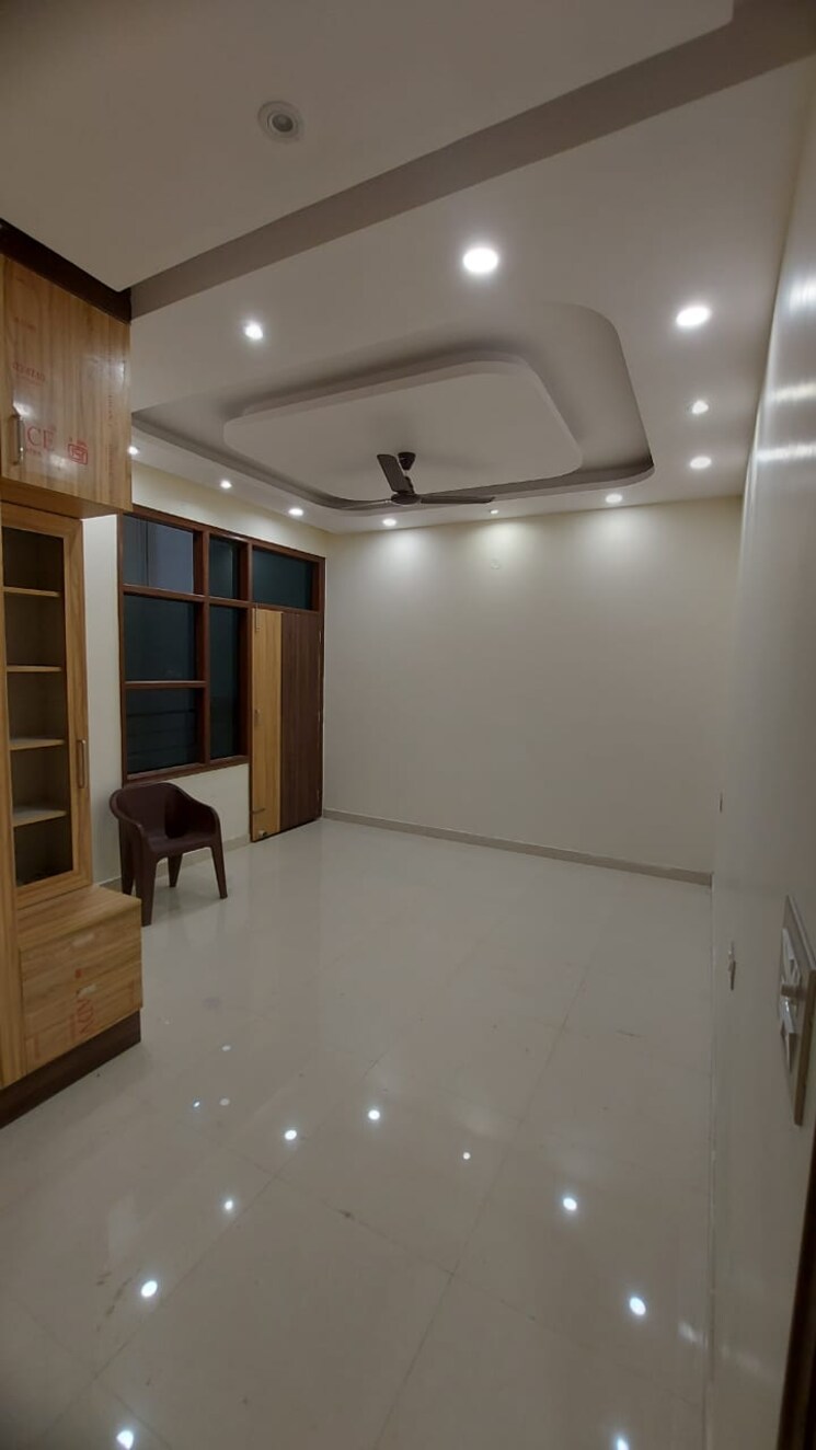 Room, sector 10a 3 Bedroom 1725 Sq.Ft. Independent House In Sector 10a Gurgaon 9050284