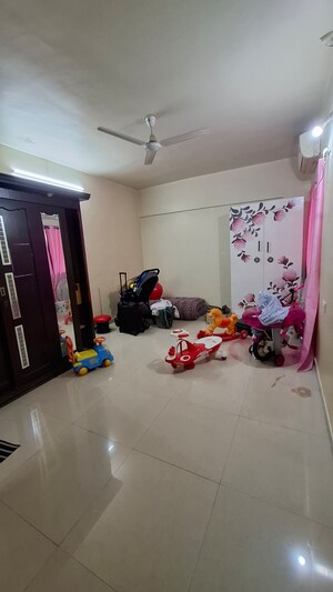 Room in 3 BHK Apartment at Hill Mist Harmony Apartment, Kondhwa – for Rent