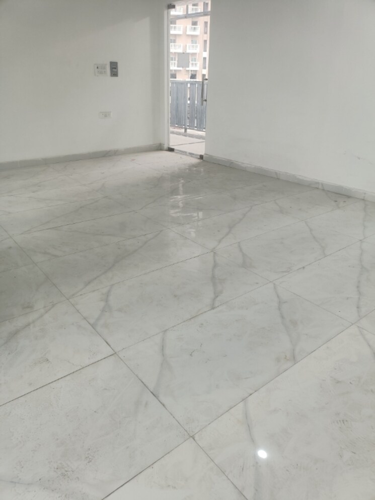 Room, fusion-ufairia Commercial Office Space 810 Sq.Ft. In Sector 16b Greater Noida Greater Noida 9050312