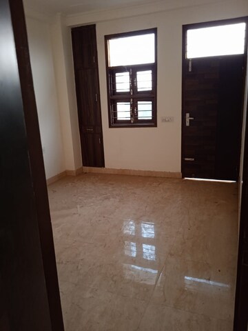 Room in 2 BHK Independent House at Sector 10a – for Rent