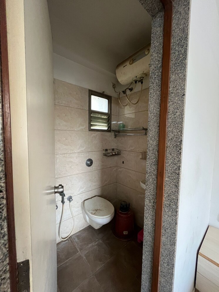 Bathroom, shela 2 Bedroom 925 Sq.Ft. Apartment In Shela Ahmedabad 9050314
