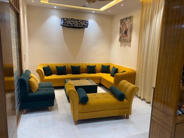Bedroom in 6 BHK Independent House at Sector 85 – for Sale