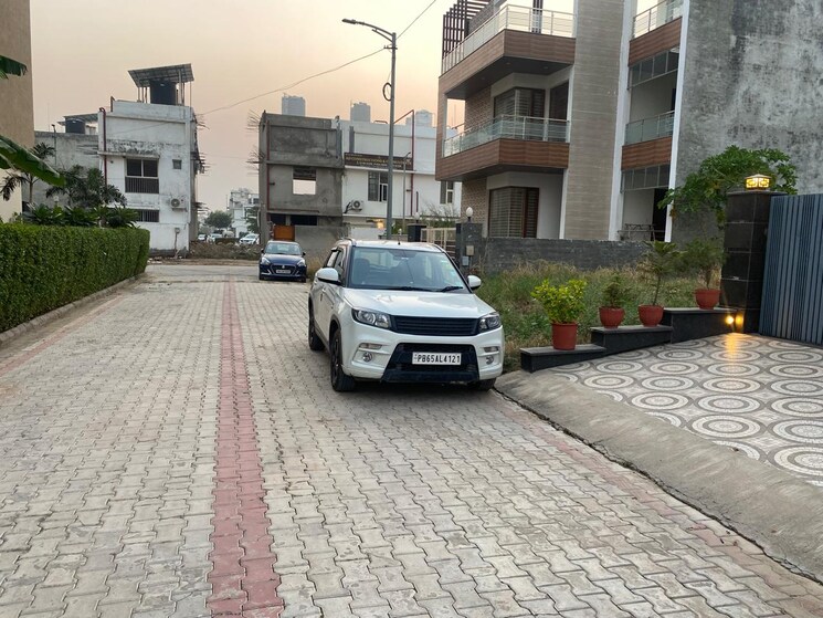  Parking, sector 85 6 Bedroom 300 Sq.Yd. Independent House In Sector 85 Mohali 9050360