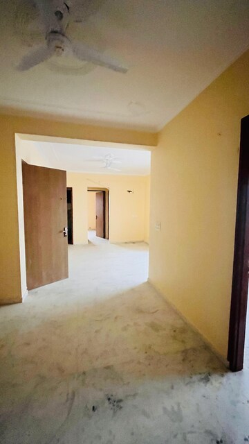 Room in 4 BHK Builder Floor at Malviya Nagar – for Rent