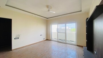 Room in 3 BHK Independent House at DLF Hyde Park, South Mullanpur – for Rent