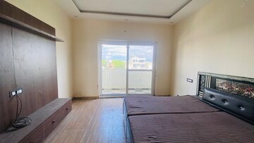 Room in 3 BHK Independent House at DLF Hyde Park, South Mullanpur – for Rent