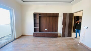 Room in 3 BHK Independent House at DLF Hyde Park, South Mullanpur – for Rent
