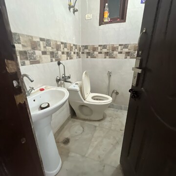 Bathroom in 2 BHK Builder Floor at Saket – for Rent