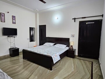 Bedroom in 2 BHK Independent House at Sector 10a – for Rent