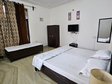 Bedroom in 2 BHK Independent House at Sector 10a – for Rent