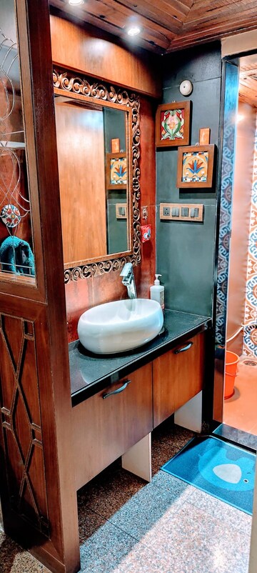 Furnished Amenities in 2 BHK Apartment at Andheri West – for Rent