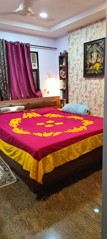 Bedroom in 2 BHK Apartment at Andheri West – for Rent