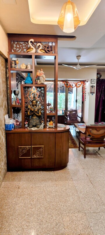Room in 2 BHK Apartment at Andheri West – for Rent