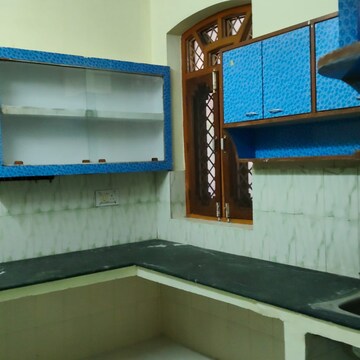 Furnished Amenities in 3.5 BHK Independent House at Vikas Nagar – for Rent