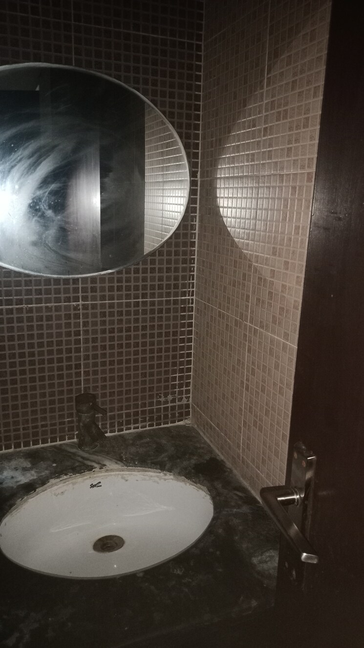 Bathroom, sikka-kimantra-greens 3 Bedroom 1355 Sq.Ft. Apartment In Sector 79 Noida 9050611