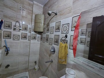 Bathroom in 1 BHK Apartment at Andheri West – for Rent