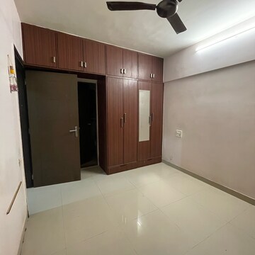 2 BHK Apartment For Rent in Goregaon East