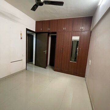 Room in 2 BHK Apartment at Goregaon East – for Rent