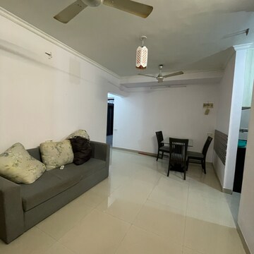 Team Area in 2 BHK Apartment at Goregaon East – for Rent
