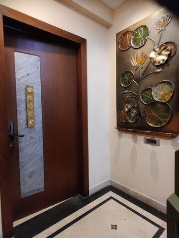 Furnished Amenities in 4 BHK Builder Floor at Dlf Phase iv – for Sale