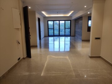 Room in 4 BHK Builder Floor at Dlf Phase iv – for Sale