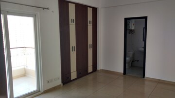Room in 2 BHK Apartment at Gulshan Vivante, Sector 137 – for Rent