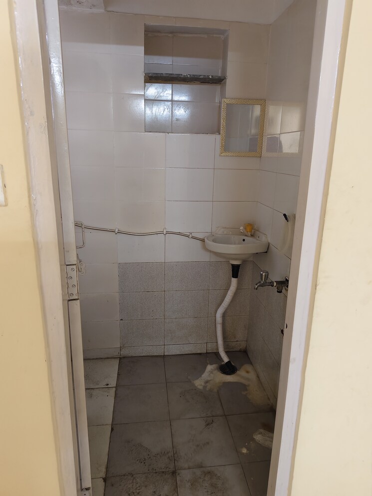 Bathroom, dwarka 1 Bedroom 400 Sq.Ft. Apartment In Dwarka Delhi 9050769