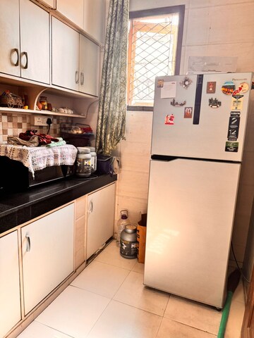 Kitchen in 2 BHK Builder Floor at Dlf Phase ii – for Rent