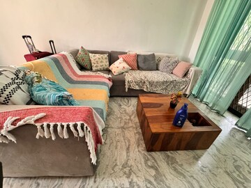 Living Room in 2 BHK Builder Floor at Dlf Phase ii – for Rent