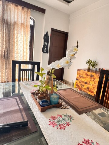 Living Room in 2 BHK Builder Floor at Dlf Phase ii – for Rent