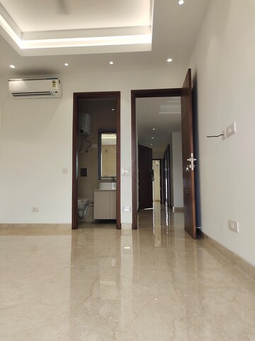 Room in 3 BHK Builder Floor at Greater Kailash – for Rent