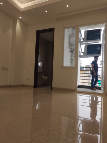 Room in 3 BHK Builder Floor at Greater Kailash – for Rent
