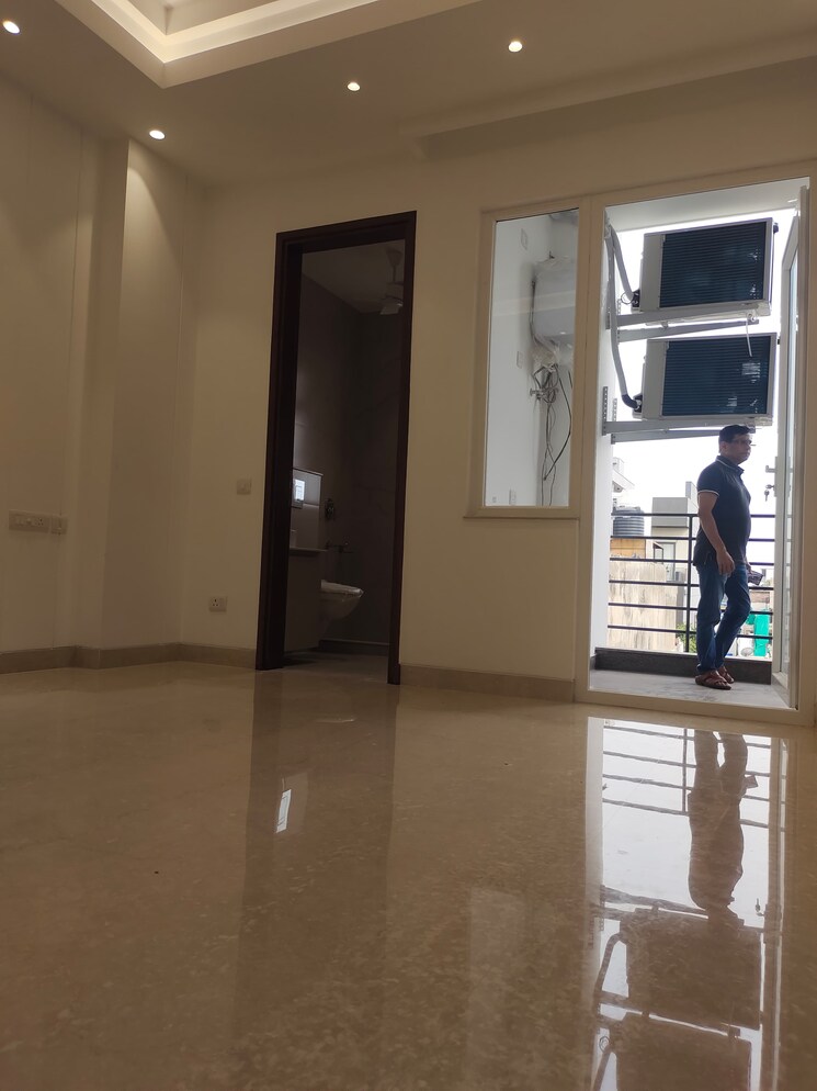 Room, greater kailash 3 Bedroom 1800 Sq.Ft. Builder Floor In Greater Kailash Delhi 9050795