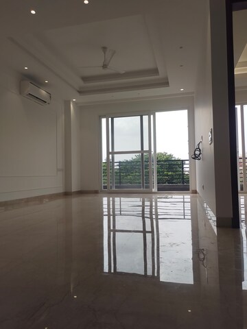 Room in 3 BHK Builder Floor at Greater Kailash – for Rent