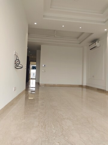 Room in 3 BHK Builder Floor at Greater Kailash – for Rent
