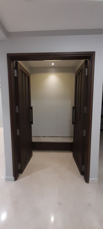 Furnished Amenities in 3 BHK Apartment at Grand View Jubilee Hills, Jubilee Hills – for Rent