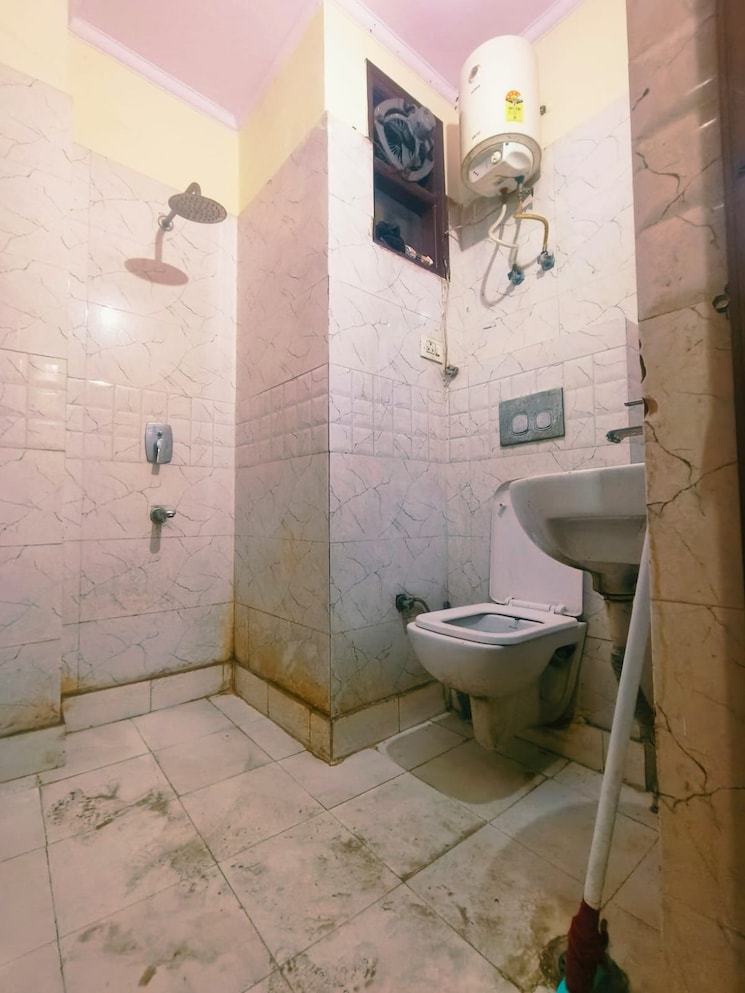 Bathroom, dwarka mor 2 Bedroom 675 Sq.Ft. Builder Floor In Dwarka Mor Delhi 9050807