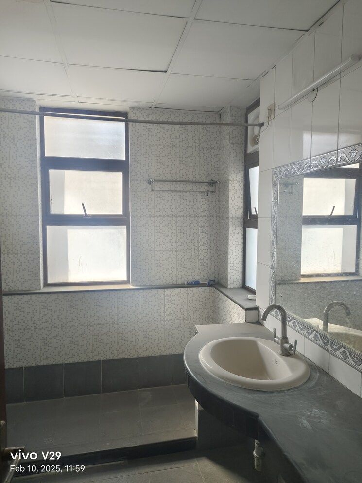 Bathroom, vipul-belmonte 3 Bedroom 2450 Sq.Ft. Apartment In Sector 53 Gurgaon 9050840