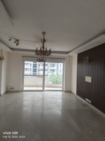 Room in 3 BHK Apartment at Vipul Belmonte, Sector 53 – for Rent