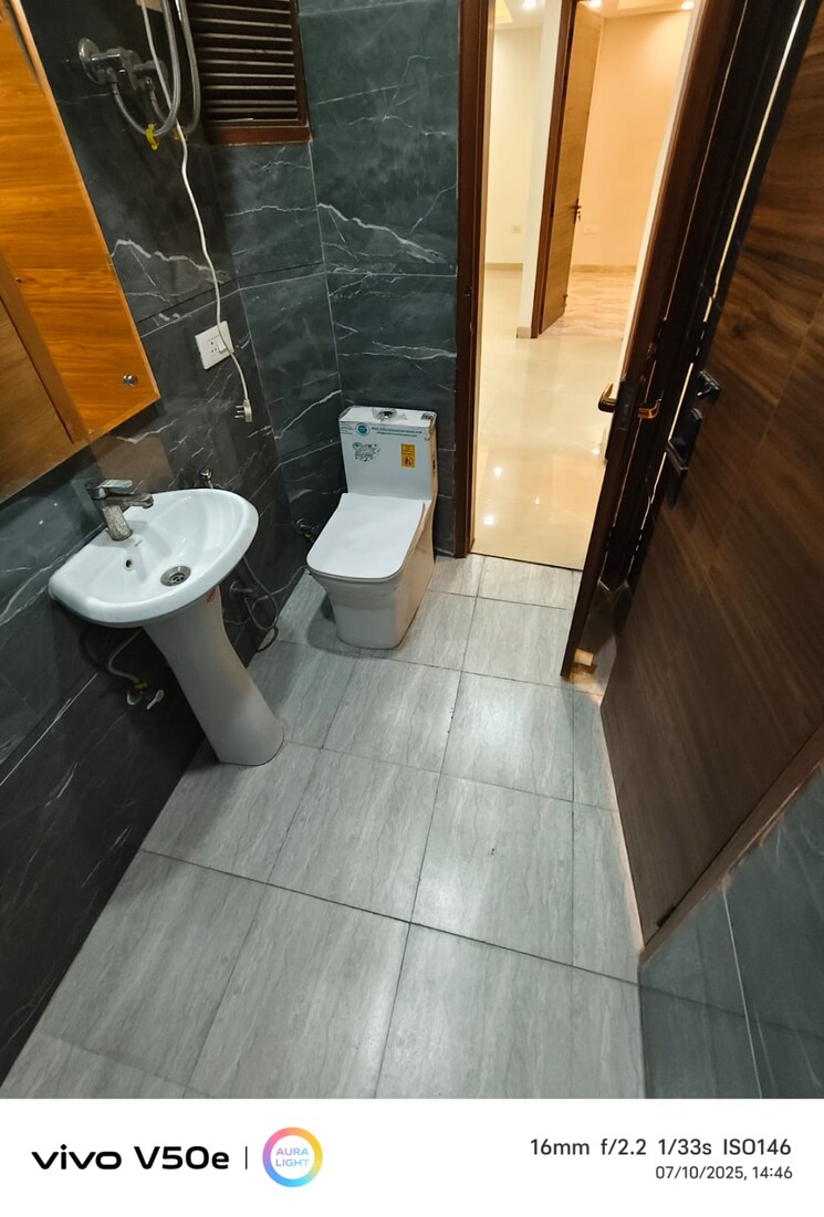 Bathroom, dwarka 1 Bedroom 55 Sq.Yd. Apartment In Dwarka Delhi 9050907
