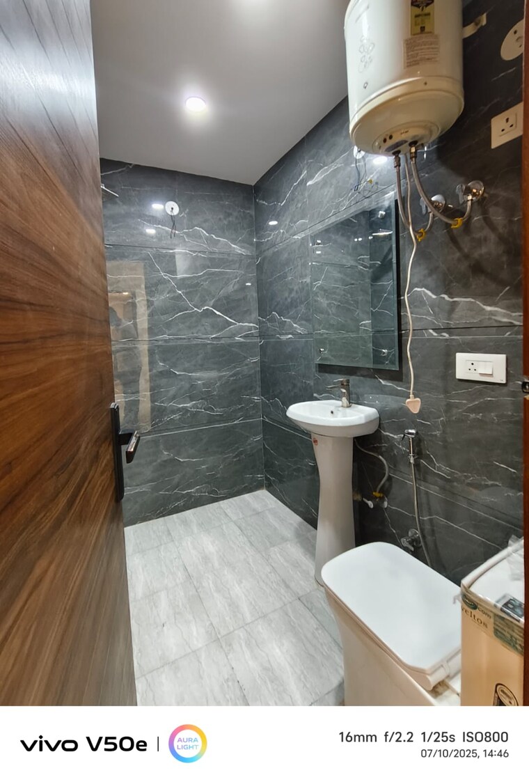 Attached Bathroom, dwarka 1 Bedroom 55 Sq.Yd. Apartment In Dwarka Delhi 9050907
