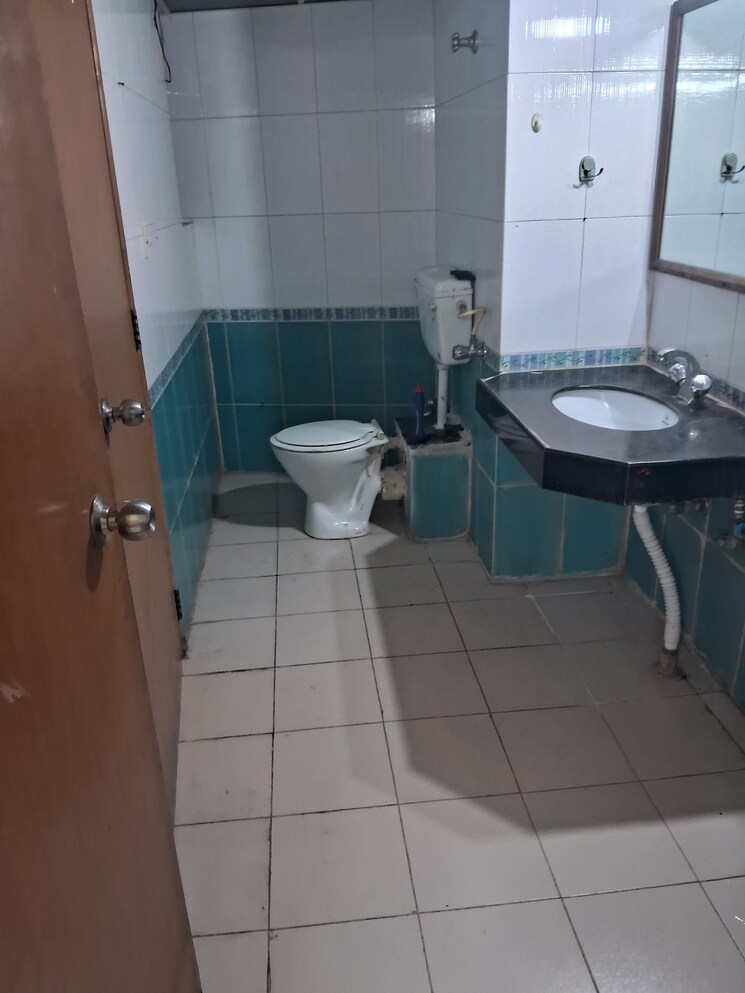 Bathroom, baner 1 Bedroom 600 Sq.Ft. Apartment In Baner Pune 9050938